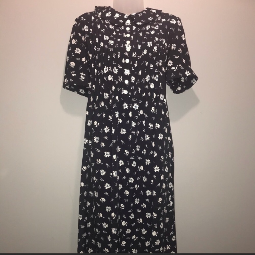 Floral dress with buttons and Peter Pan collar